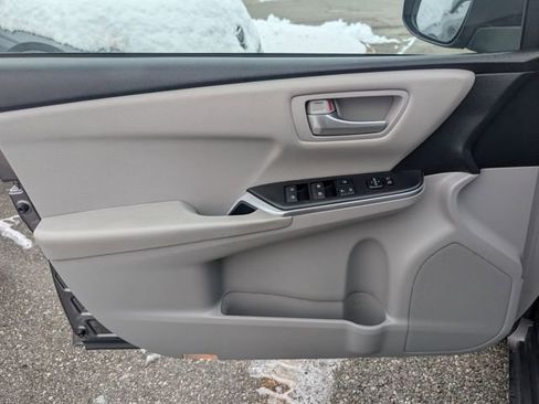 Used 2016 Toyota Camry LE image 9