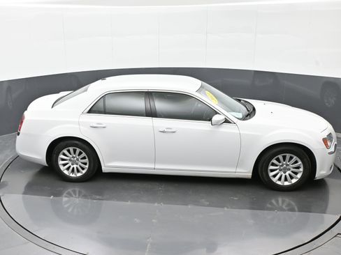 Used 2013 Chrysler 300 RWD image 33