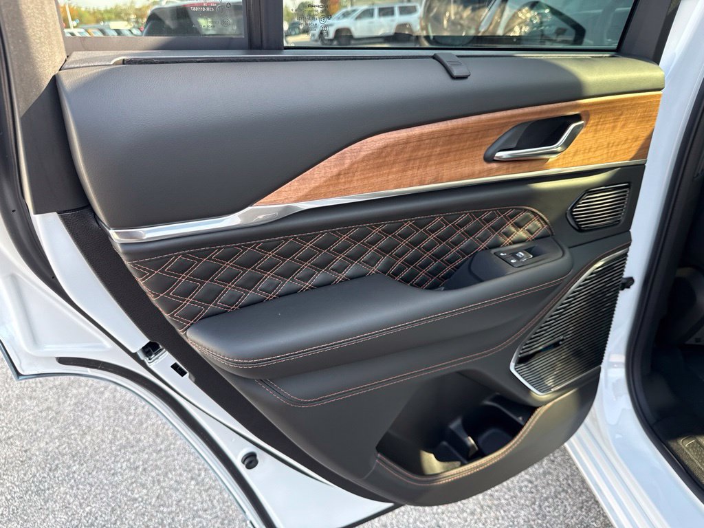 New 2027 Jeep Grand Cherokee Summit AWD/4WD image 24