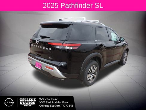 New 2025 Nissan Pathfinder SL image 5