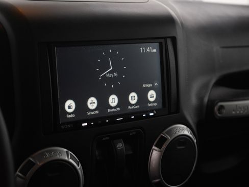 Used 2017 Jeep Wrangler Rubicon AWD/4WD image 19