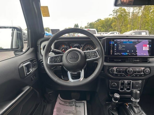 Used 2024 Jeep Wrangler Unlimited Sahara w/ Technology Group AWD/4WD image 19