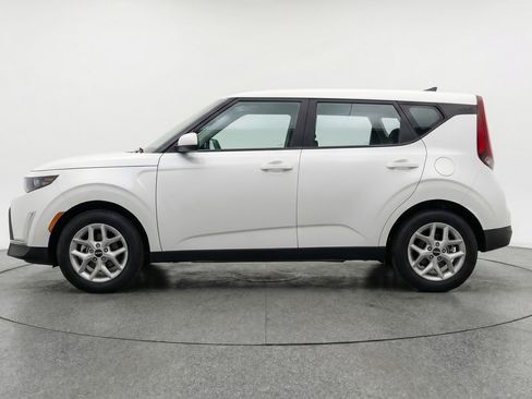 Used 2025 Kia Soul LX w/ LX Technology Package image 5