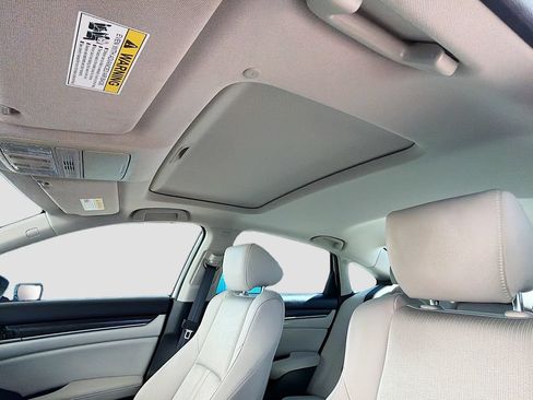 Used 2018 Honda Accord EX image 21