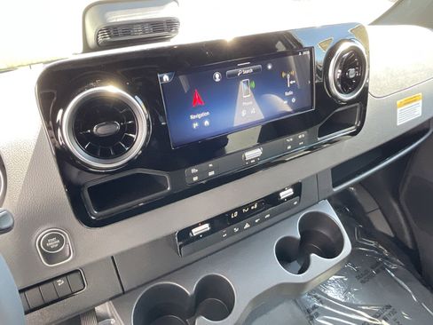 Used 2025 Mercedes-Benz Sprinter 2500 image 22