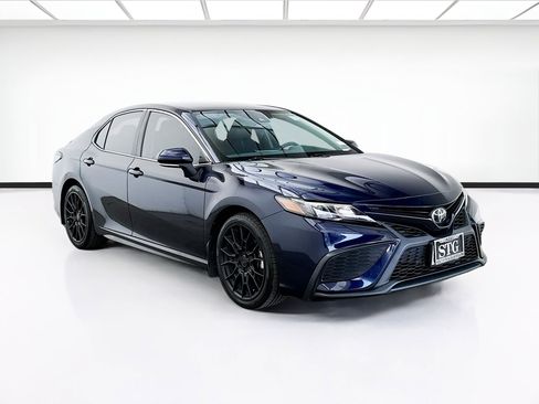 Used 2021 Toyota Camry SE w/ TRD Appearance Package (TMS) FWD image 3