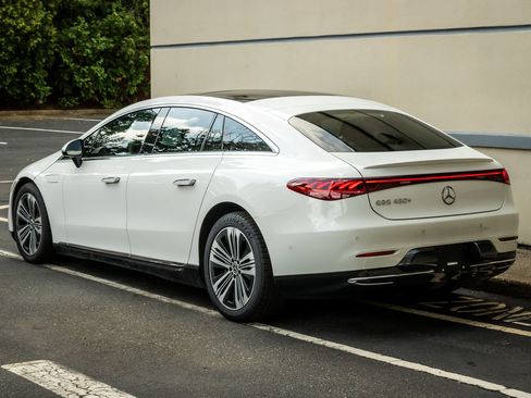 Used 2022 Mercedes-Benz EQS 450+ Sedan image 5
