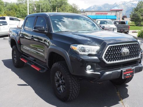 Used 2018 Toyota Tacoma TRD Off-Road AWD/4WD image 3