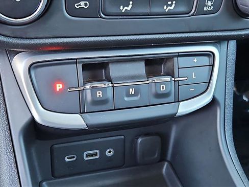 Used 2024 GMC Terrain SLE image 12