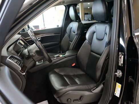 Used 2019 Volvo XC90 T5 Momentum w/ Protection Package image 2
