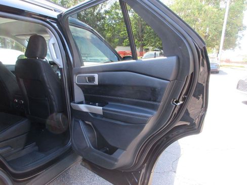 Used 2021 Ford Explorer XLT RWD image 19
