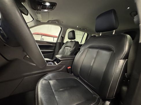 Used 2023 Jeep Grand Cherokee L Limited w/ Black Appearance Package AWD/4WD image 23