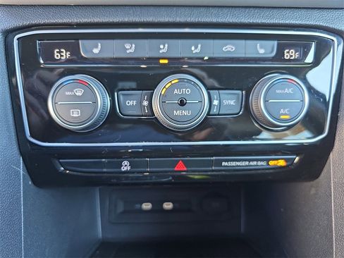 Used 2023 Volkswagen Atlas Cross Sport SE w/ Black Wheel Package image 17