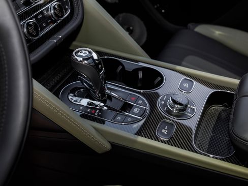 Used 2024 Bentley Bentayga image 39