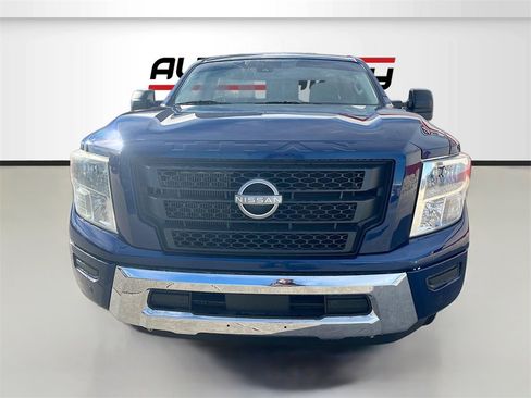 Used 2024 Nissan Titan SV w/ SV Convenience Package image 2
