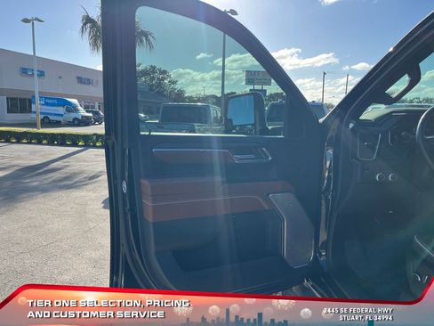 Used 2024 GMC Sierra 2500 Denali Ultimate image 10