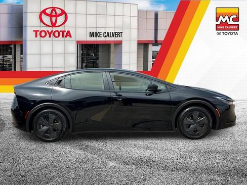 Used 2026 Toyota Prius LE FWD image 6