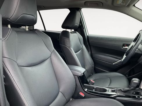 Used 2023 Toyota Corolla Cross XLE w/ Convenience Package image 13