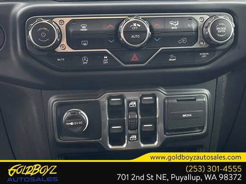 Used 2023 Jeep Wrangler Sahara image 24