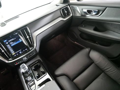 Used 2021 Volvo S60 T8 Inscription w/ Climate Package image 11