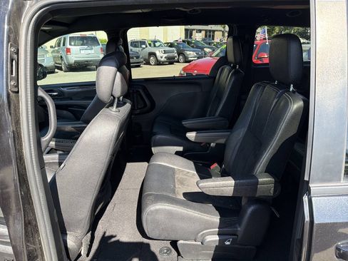 Used 2019 Dodge Grand Caravan SXT w/ Driver Convenience Group FWD image 20
