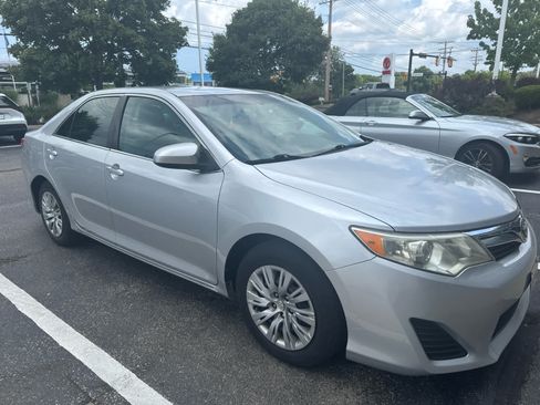 Used 2013 Toyota Camry LE FWD image 1