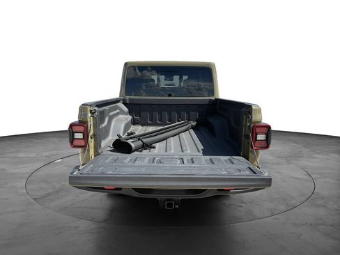 Used 2025 Jeep Gladiator Rubicon AWD/4WD image 11