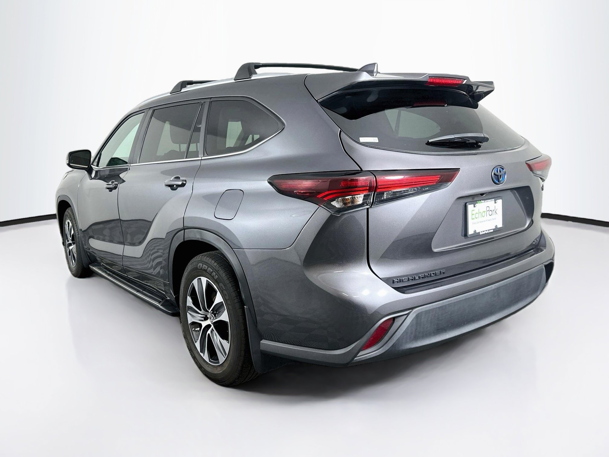Used 2024 Toyota Highlander XLE AWD/4WD image 5