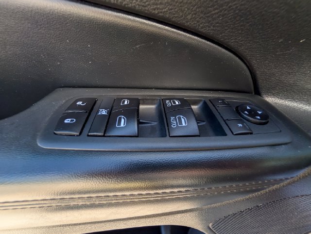 Used 2020 Jeep Grand Cherokee Altitude AWD/4WD image 17