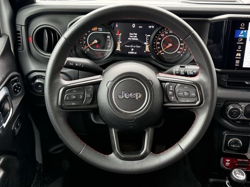Used 2024 Jeep Wrangler Unlimited Rubicon AWD/4WD image 15