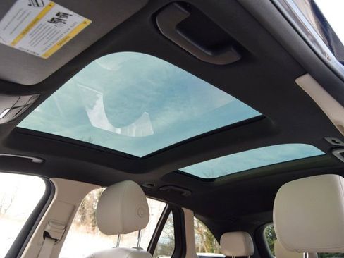 Used 2018 Mercedes-Benz GLC 300 4MATIC image 36