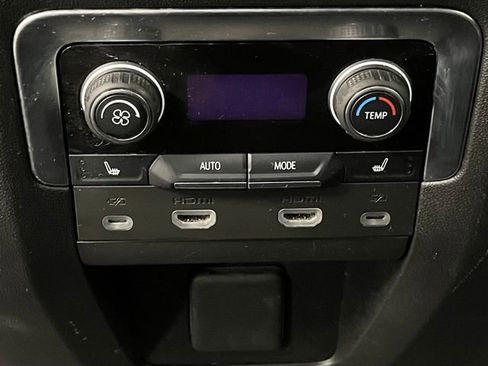 Used 2023 Chevrolet Suburban Premier AWD/4WD image 47