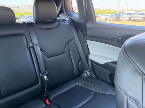 Used 2025 Jeep Compass Limited image 37