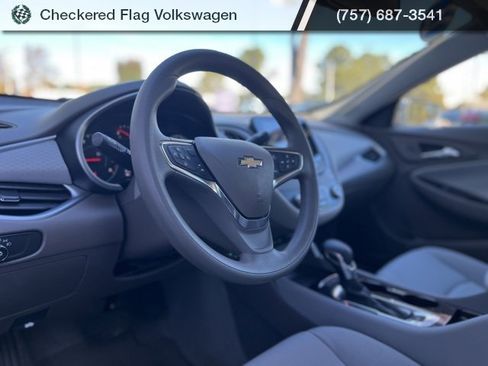 Used 2023 Chevrolet Malibu LS image 18