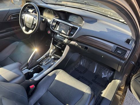 Used 2017 Honda Accord Touring image 17