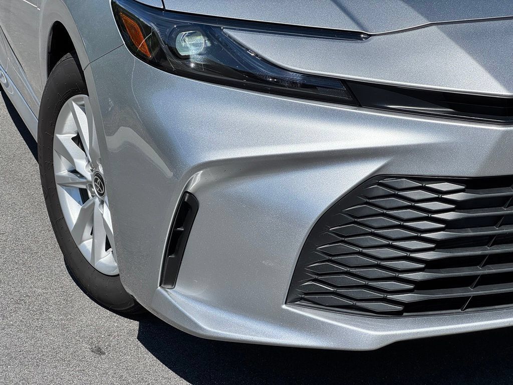 Used 2025 Toyota Camry LE FWD image 38