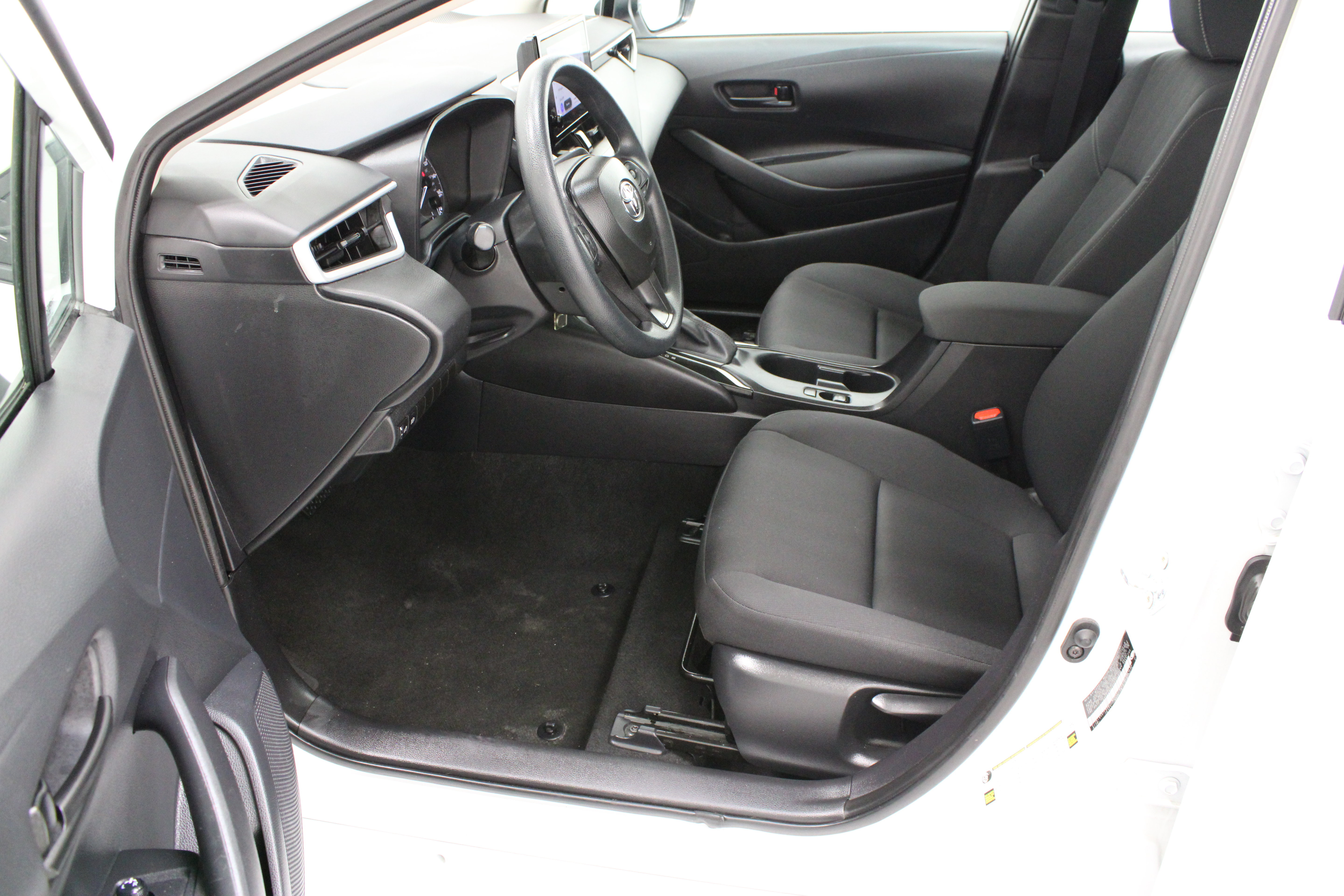 Certified 2025 Toyota Corolla LE FWD image 14