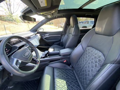 Used 2022 Audi e-tron S Premium Plus image 11