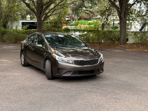 Used 2018 Kia Forte LX FWD image 3