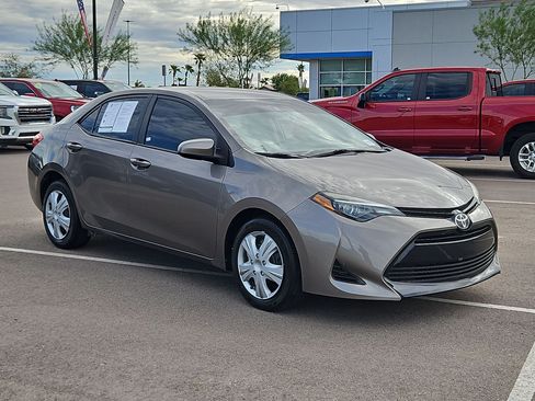 Used 2018 Toyota Corolla LE w/ Carpet Mat Package (TMS) FWD image 7