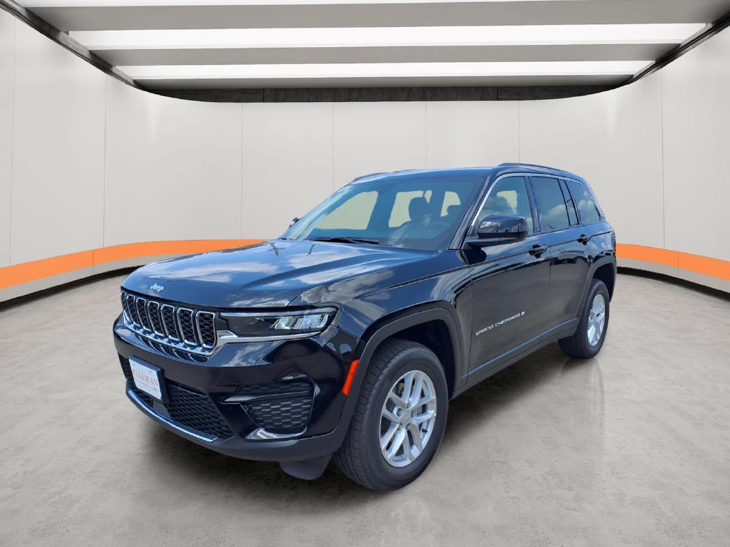 New 2026 Jeep Grand Cherokee Laredo AWD/4WD image 3