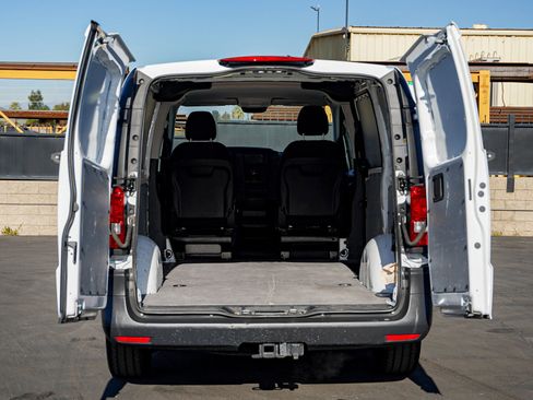 Used 2023 Mercedes-Benz Metris image 8