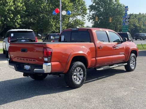 Used 2018 Toyota Tacoma SR5 AWD/4WD image 6