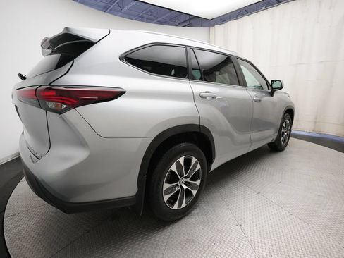 Used 2025 Toyota Highlander XLE AWD/4WD image 36