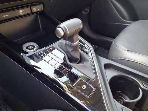 Certified 2024 Kia Niro EX FWD image 19