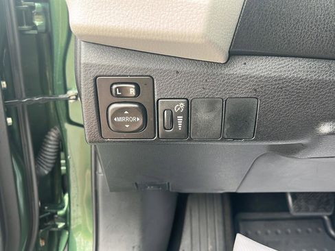 Used 2016 Toyota Corolla LE image 11