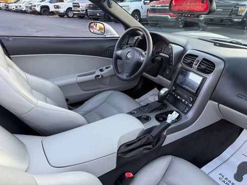 Used 2007 Chevrolet Corvette Convertible w/ Preferred Equipment Group image 19