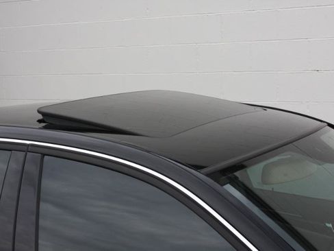 Used 2011 Mercedes-Benz C 300 4MATIC Sedan image 5