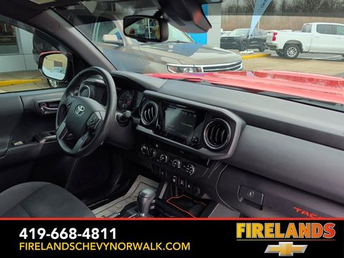 Used 2018 Toyota Tacoma TRD Sport image 12