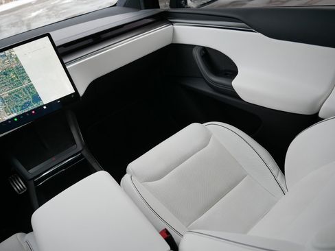 Used 2024 Tesla Model X Plaid image 11